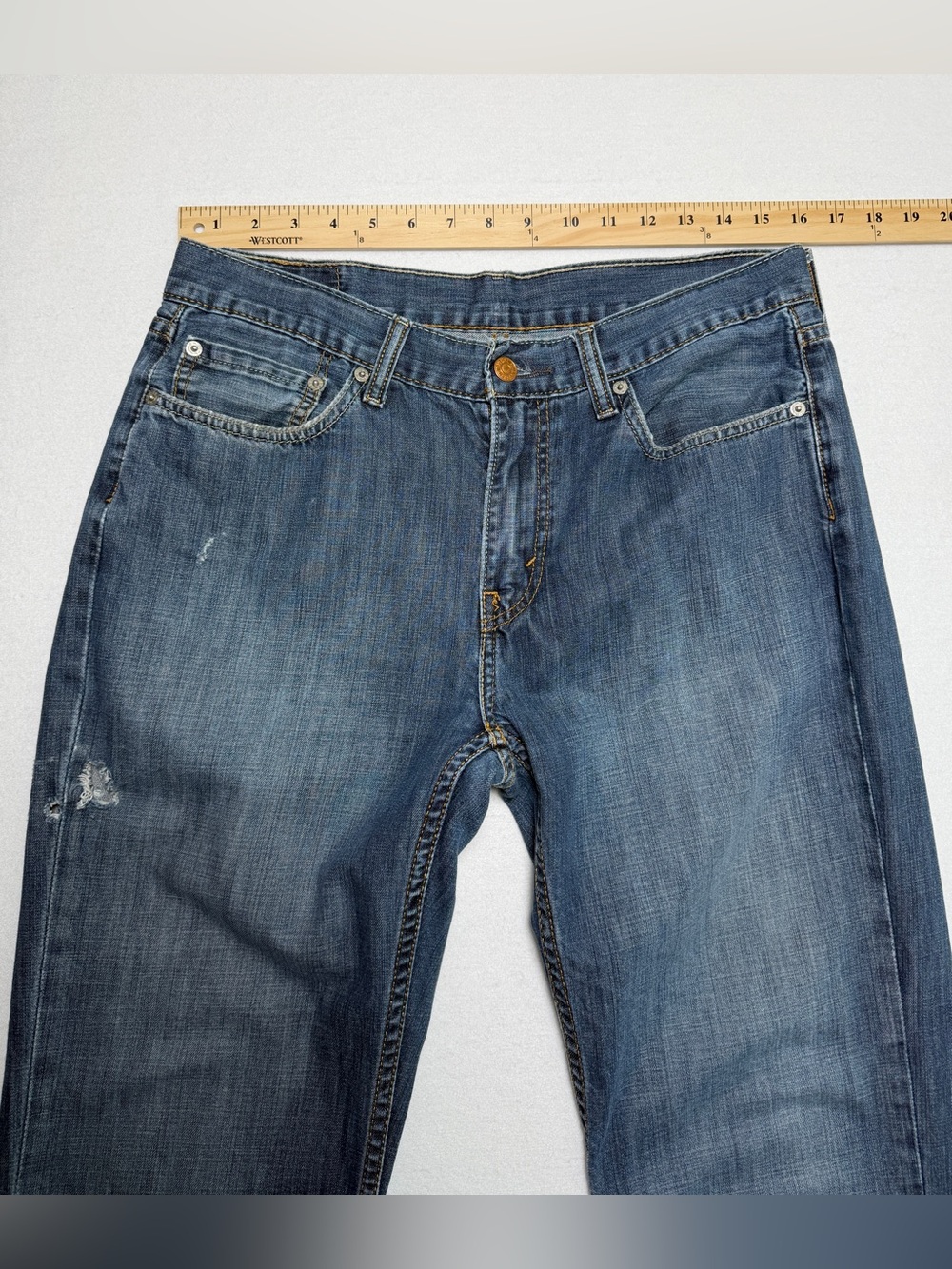 Levi's 514 Straight Fit Jeans Medium Wash Actual Size 32X31 READ DESCRIPTION - Picture 8 of 15